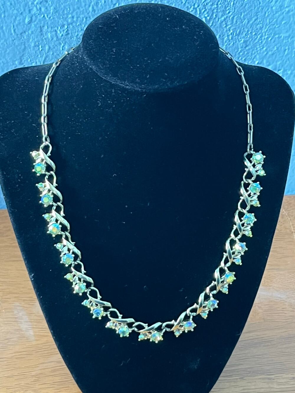 VTG STAR Aurora Borealis Crystal Rhinestone Necklace Gold Tone Leaf Vine 18”